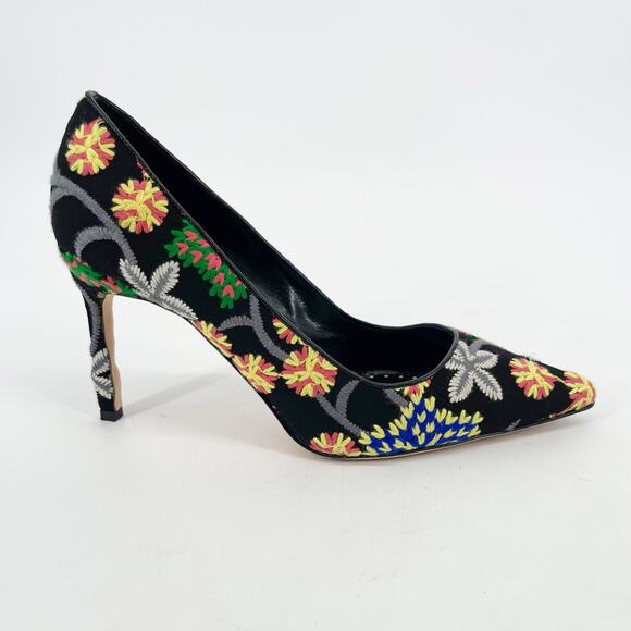 Manolo Blahnik BB 90 Black Floral Embroidered Fabric Pointed Toe Pumps IT 38 - Picture 3 of 11
